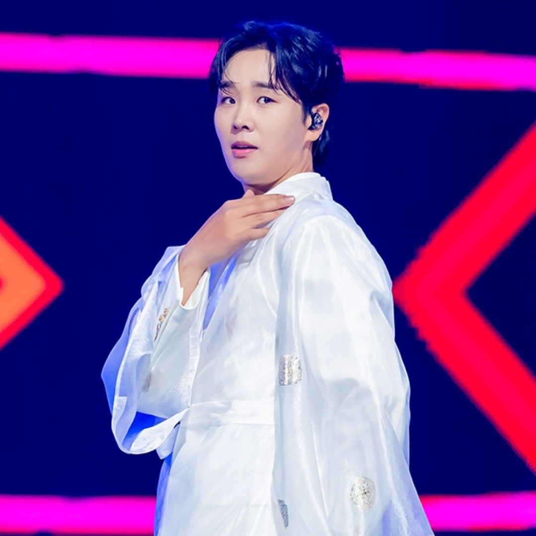 A moment captured by a fan of Song Minjun