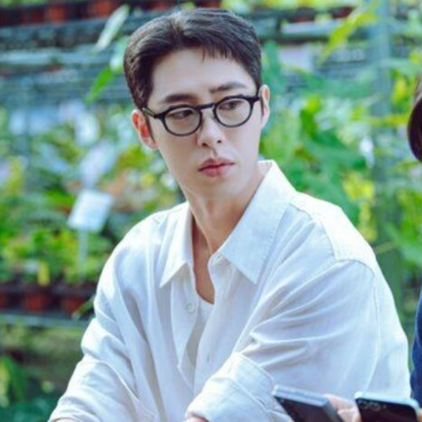 A moment captured by a fan of Lee Jaewook