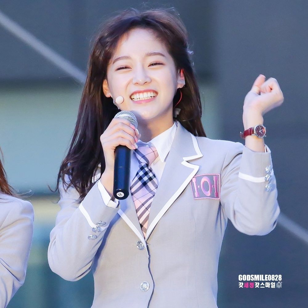 Behind-the-scenes cut of Kim Sejeong