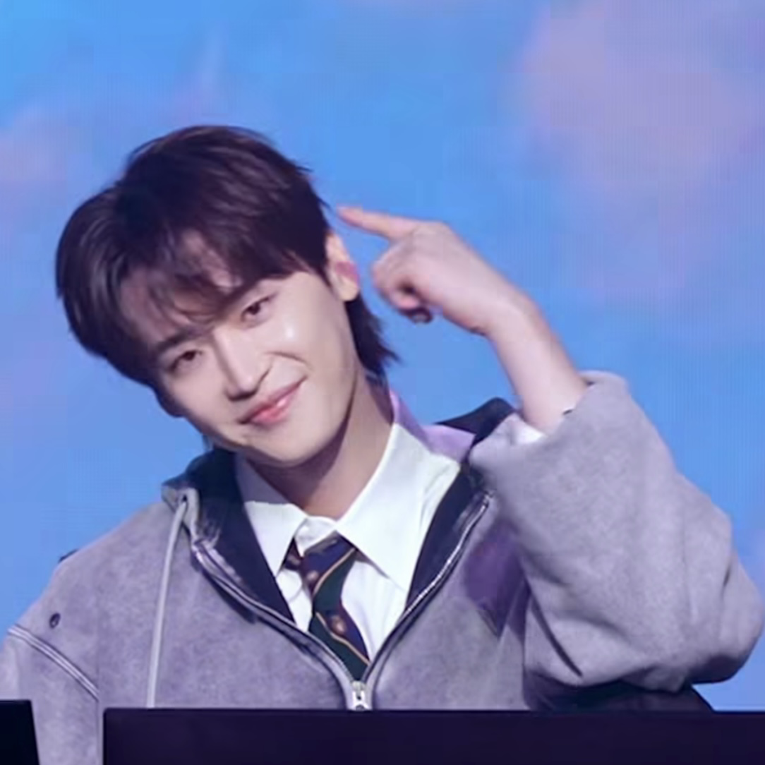 A moment captured by a fan of Lee Jongsuk