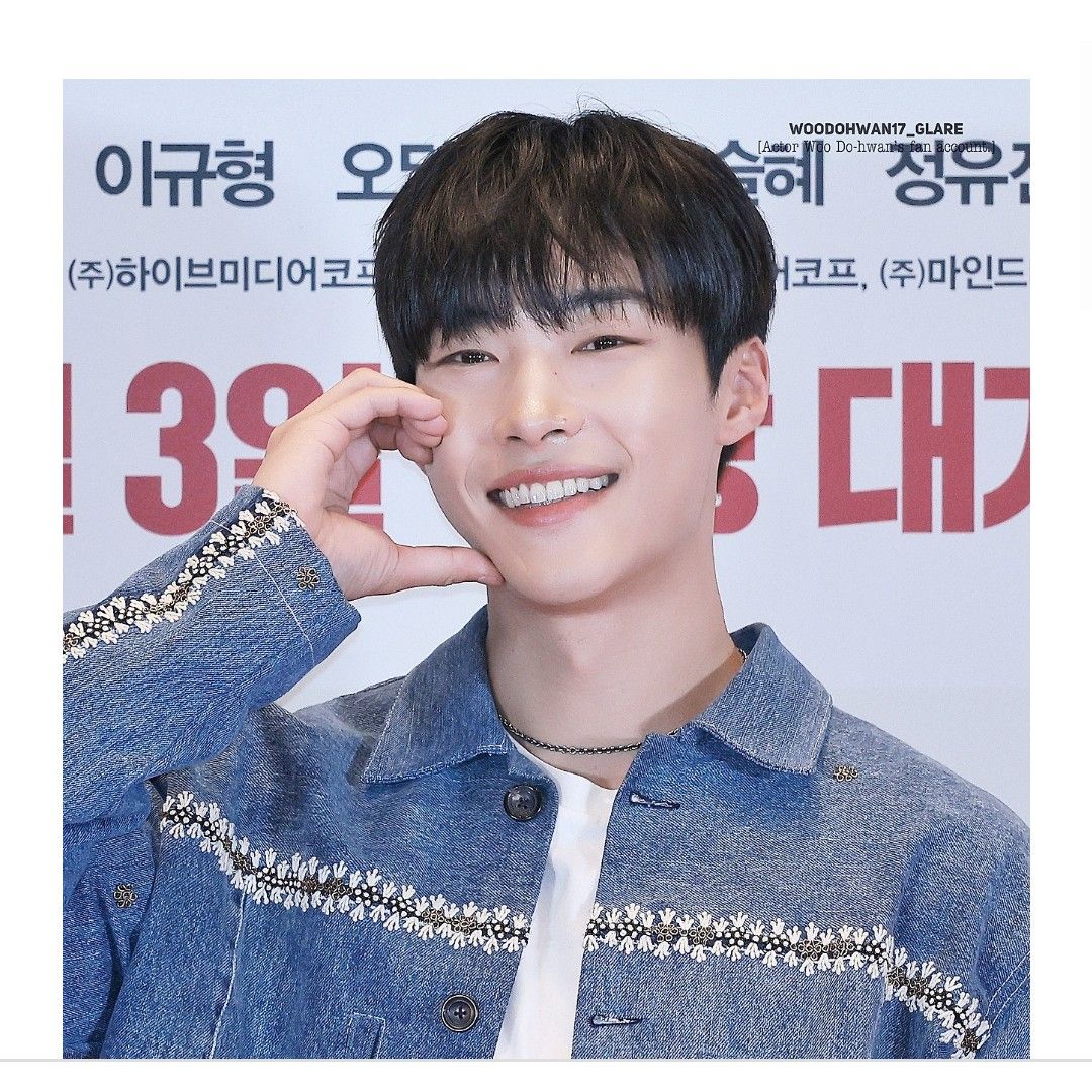 A moment captured by a fan of Woo Dohwan