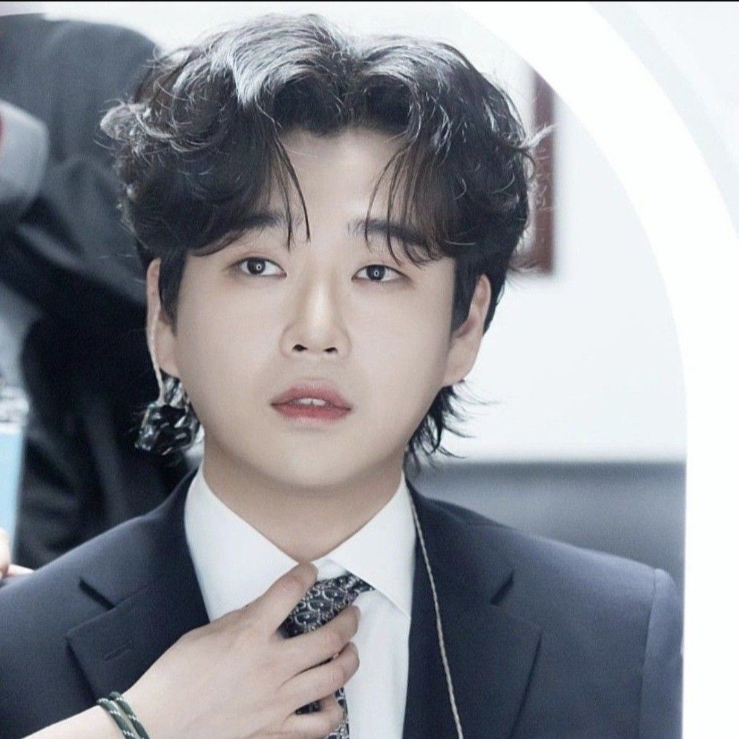 Behind-the-scenes cut of Hwang Youngwoong