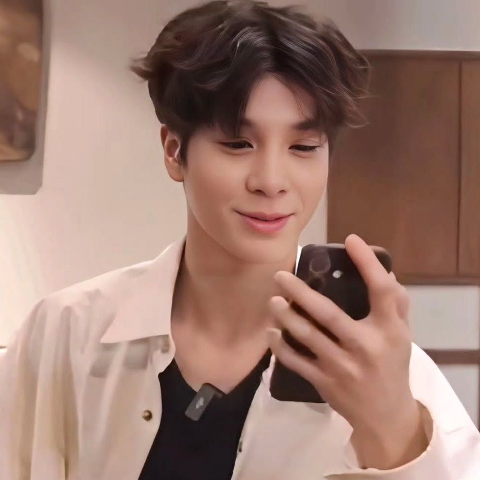 Behind-the-scenes cut of Jeong Dongwon
