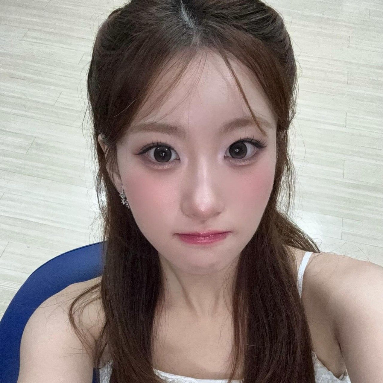 Behind-the-scenes cut of Oh Yujin