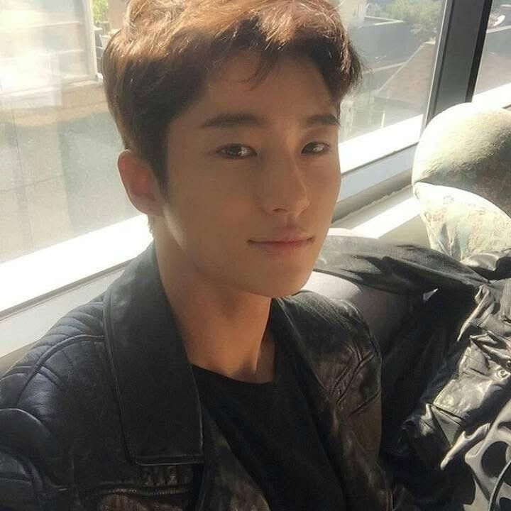 边佑锡的近期活动照