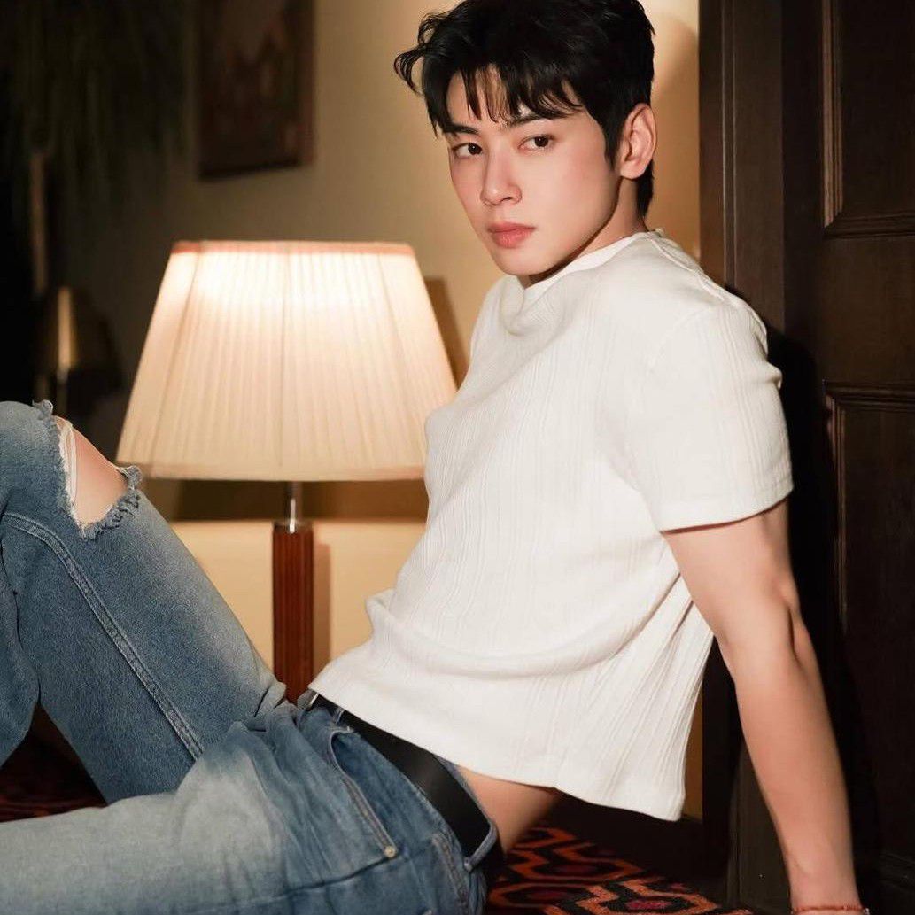 A moment captured by a fan of Cha Eunwoo