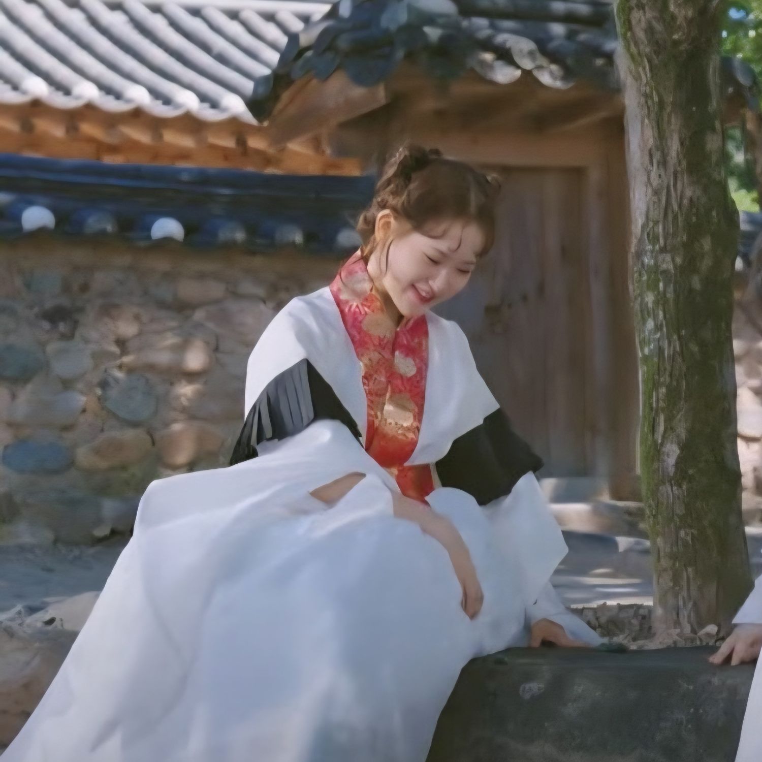 Behind-the-scenes cut of Kim Dahyun