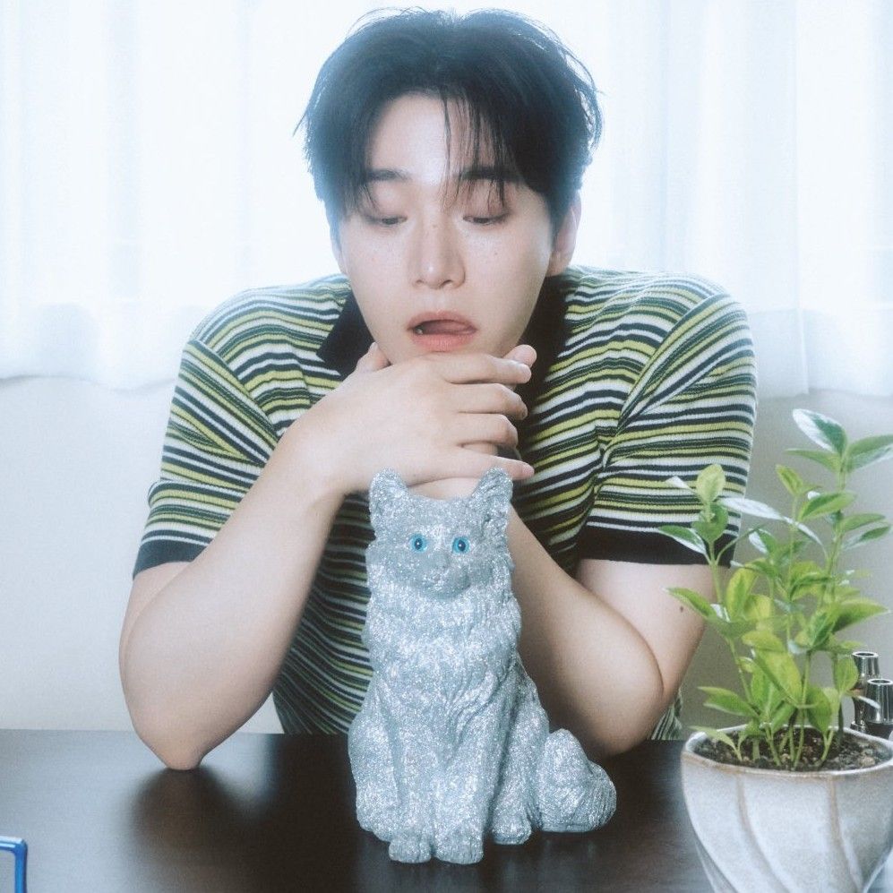 Behind-the-scenes cut of Lee Junho