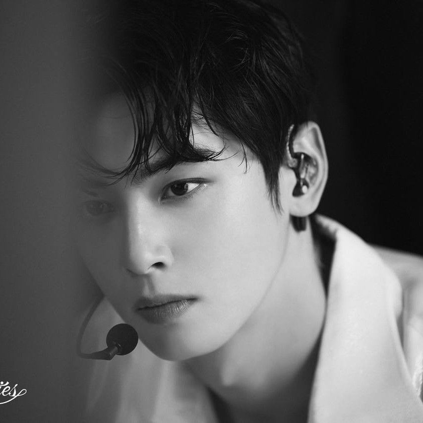 Latest photo of Cha Eunwoo