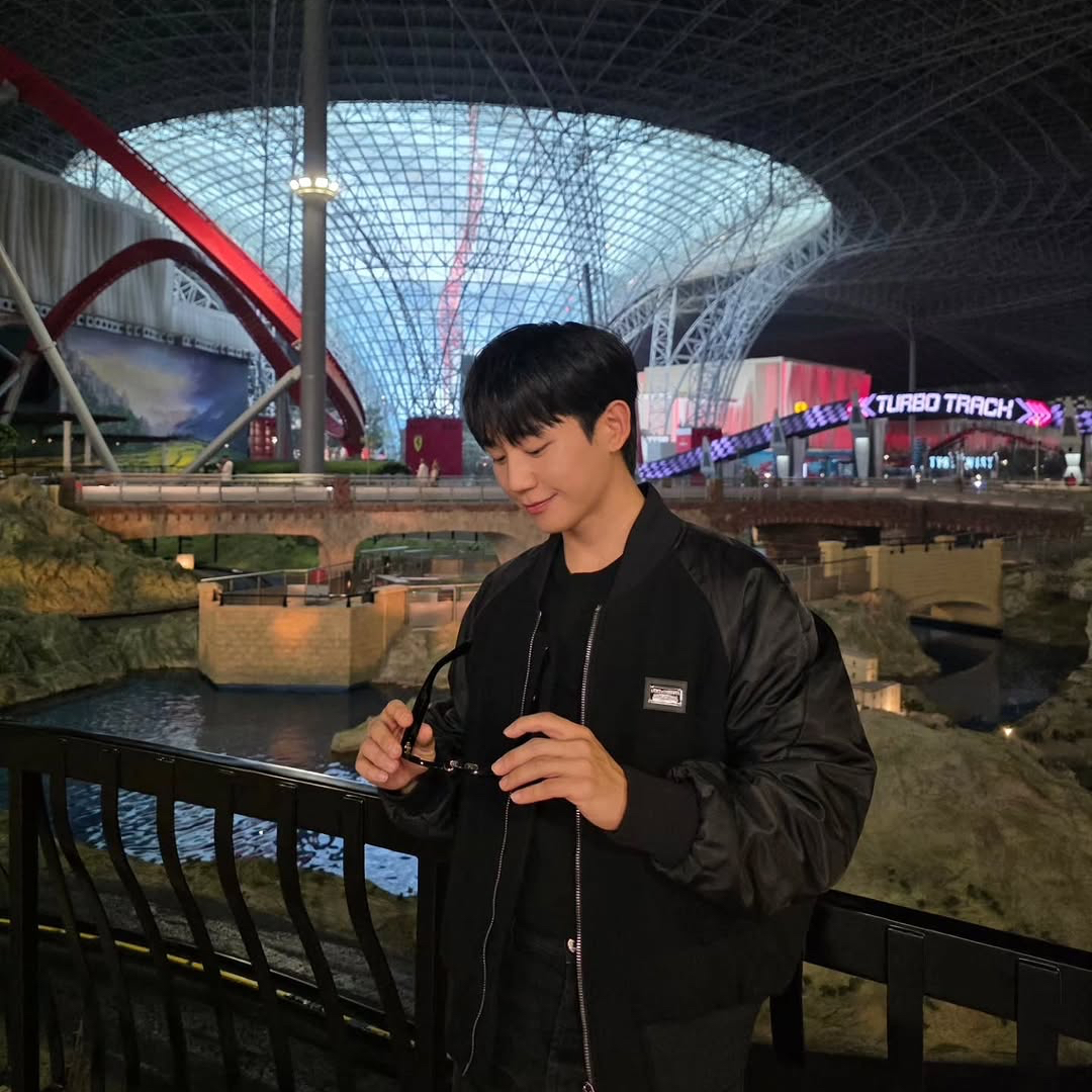 Behind-the-scenes cut of Jung Haein