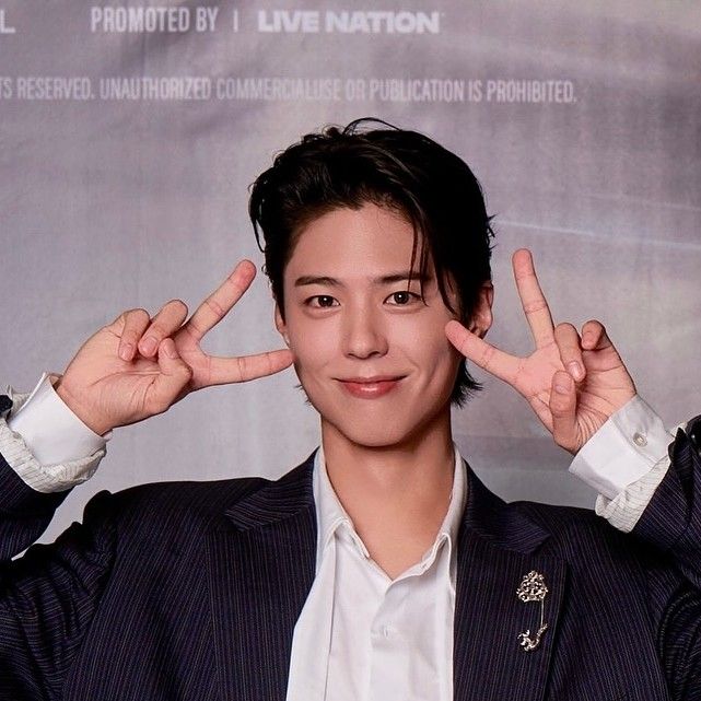 A moment captured by a fan of Park Bogum
