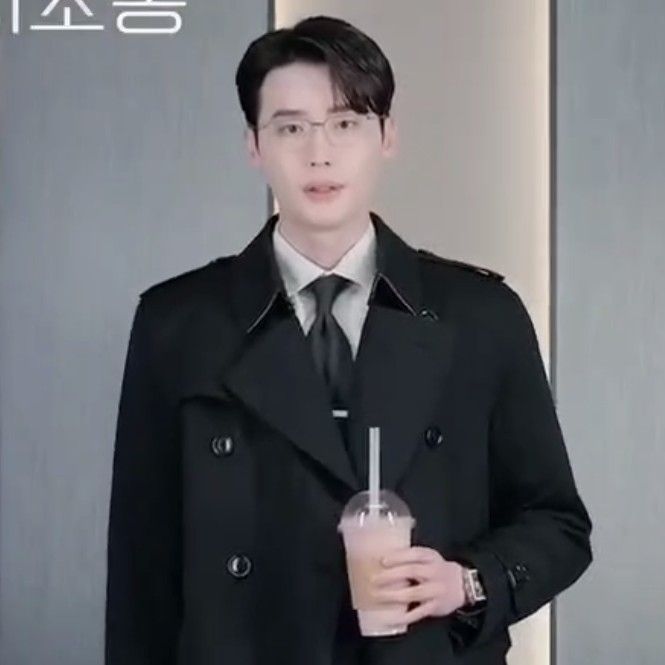 Recent activity shot of Lee Jongsuk