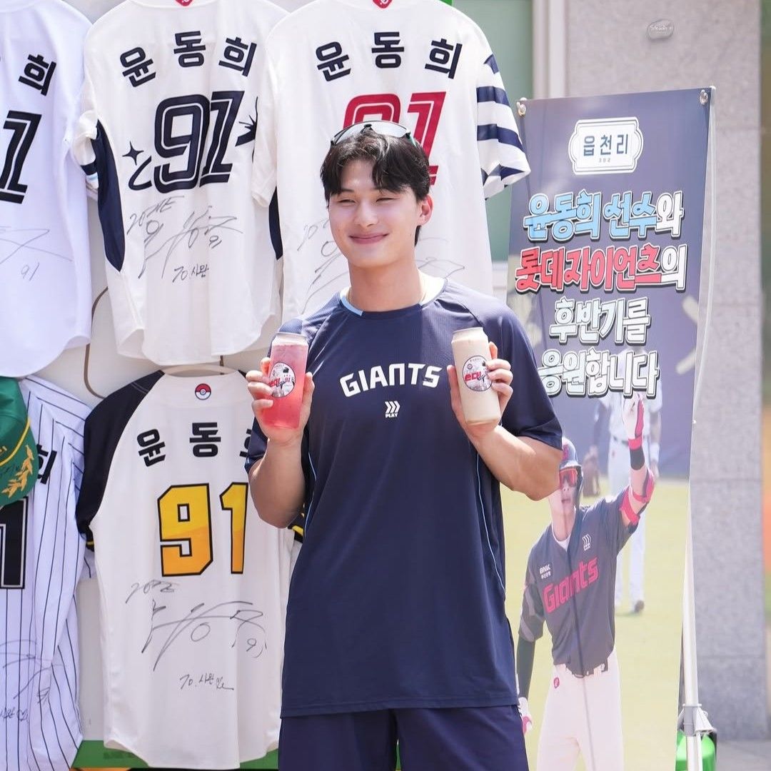 Behind-the-scenes cut of Yoon Donghee