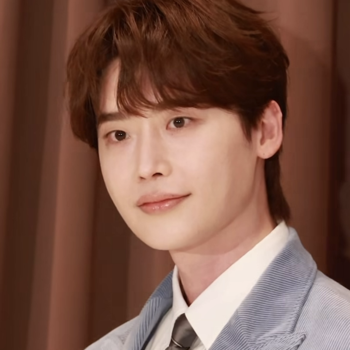 Recent activity shot of Lee Jongsuk