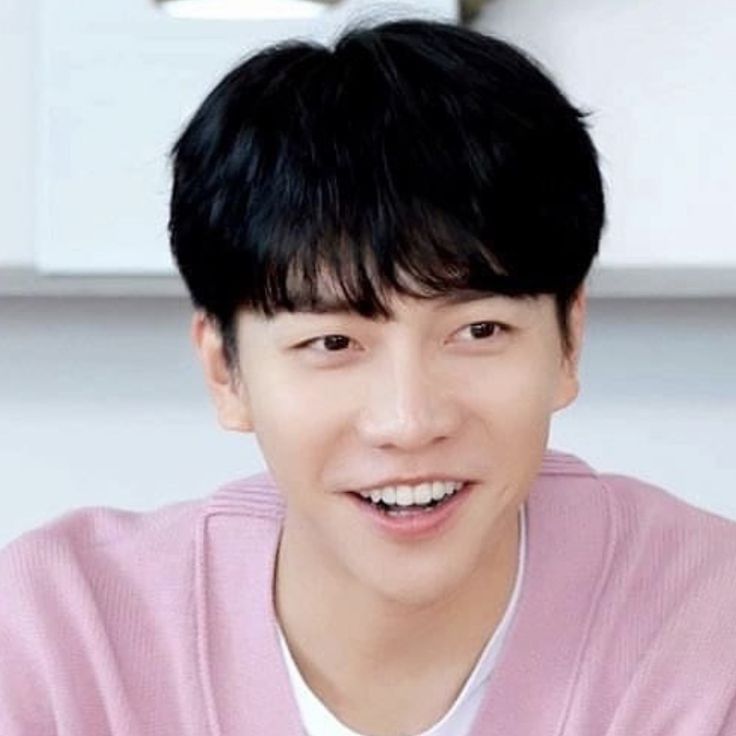 Recent activity shot of Lee Seunggi