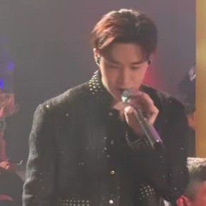 A moment captured by a fan of Henry