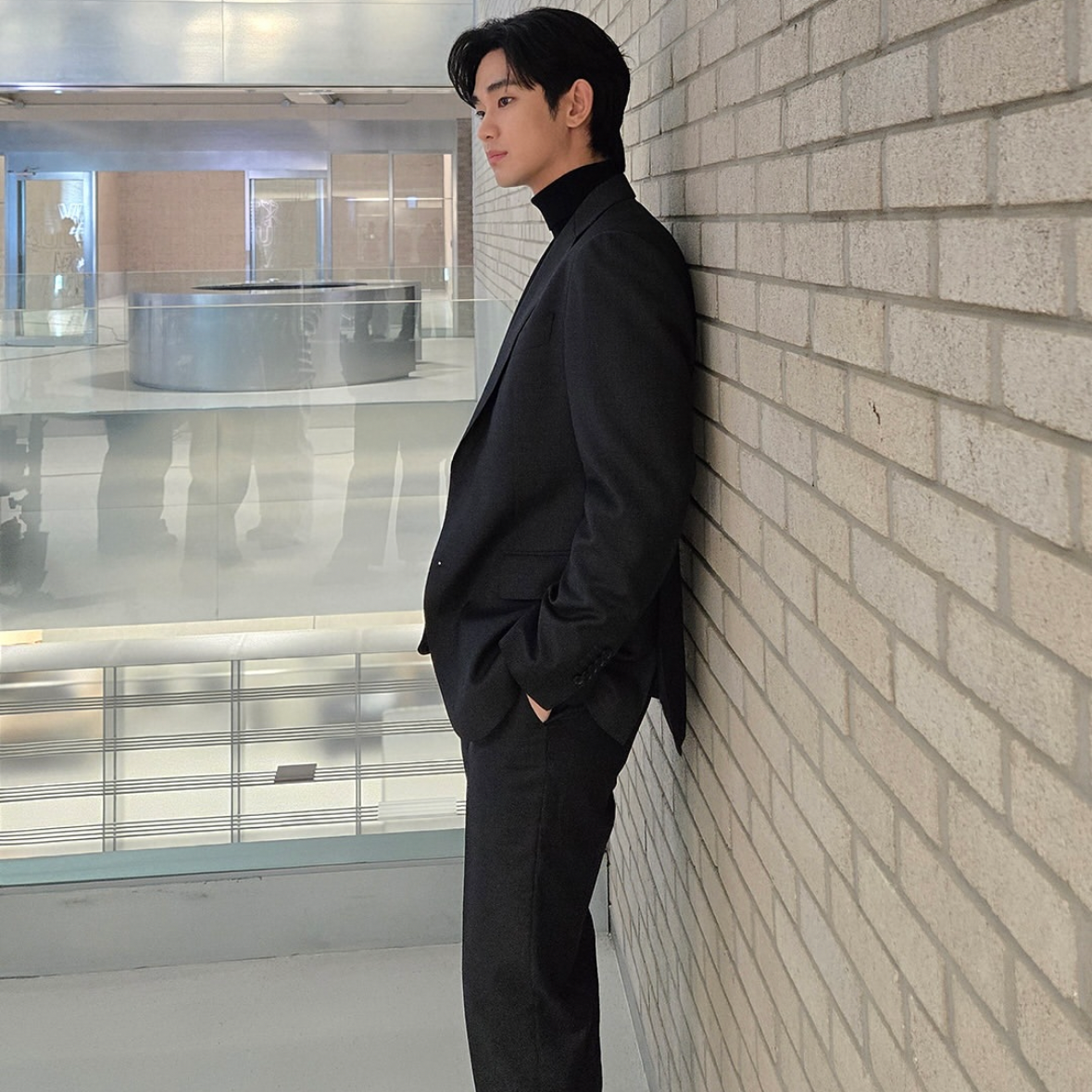 Recent activity shot of Kim Soohyun