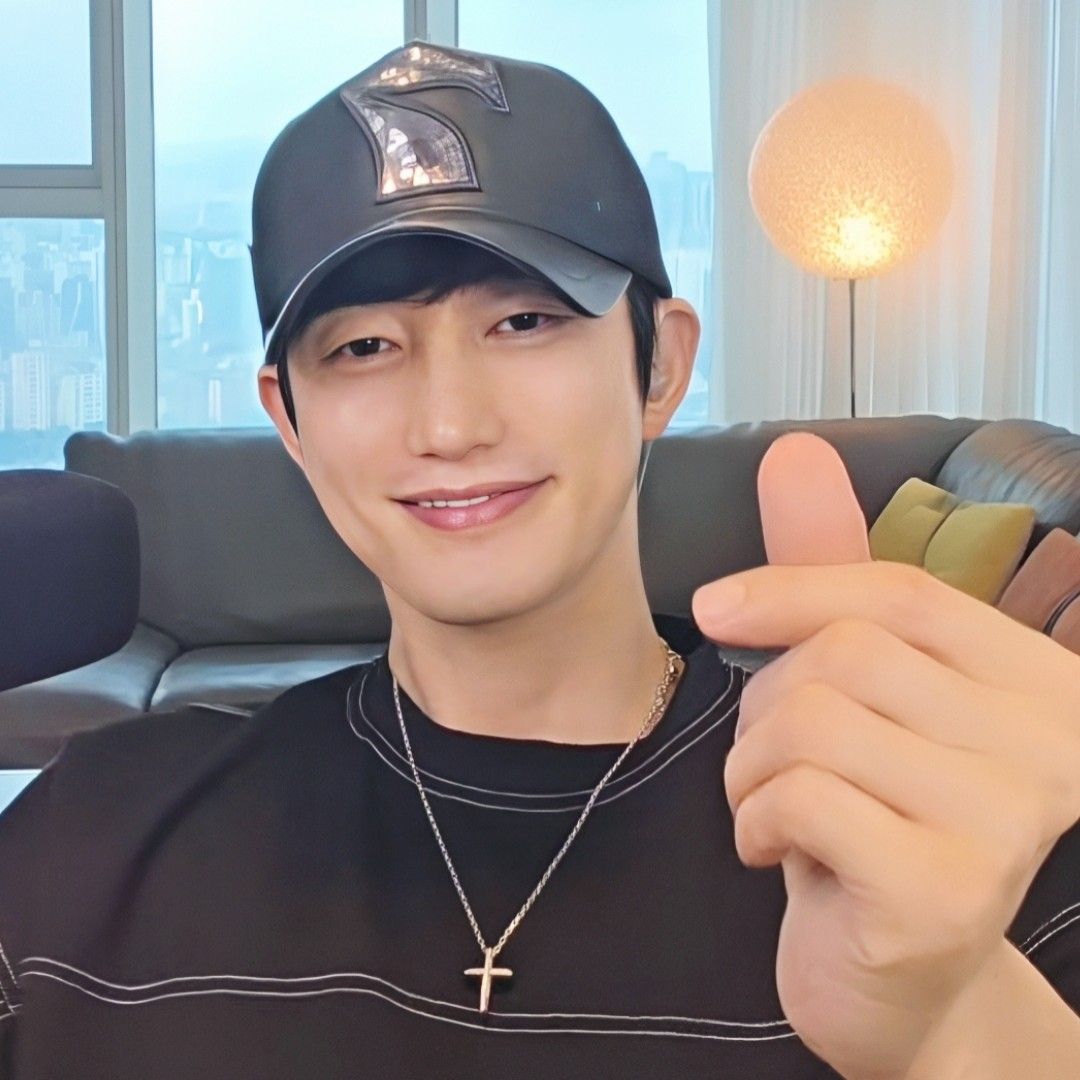 Behind-the-scenes cut of Park Sihoo