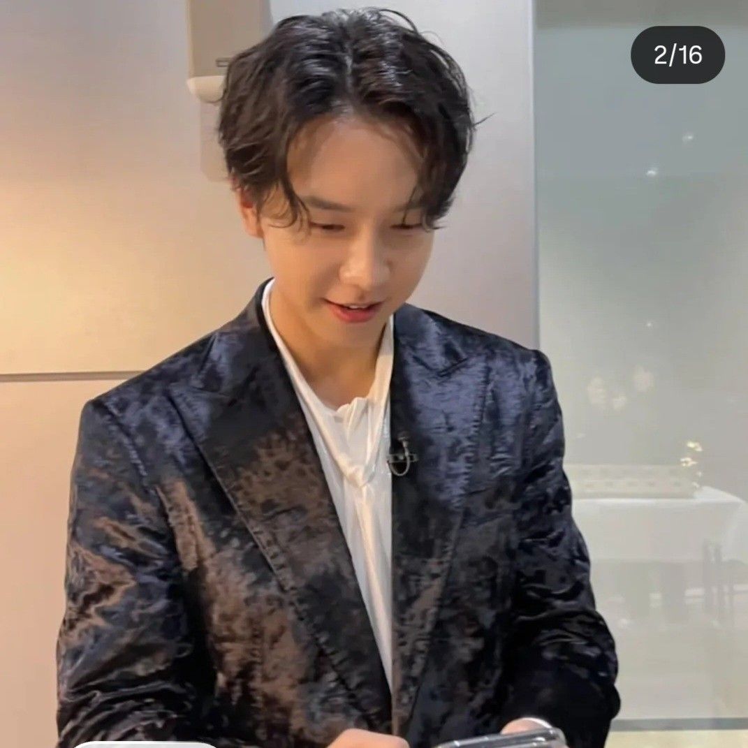 Momen yang diabadikan oleh penggemar Lee Seunggi