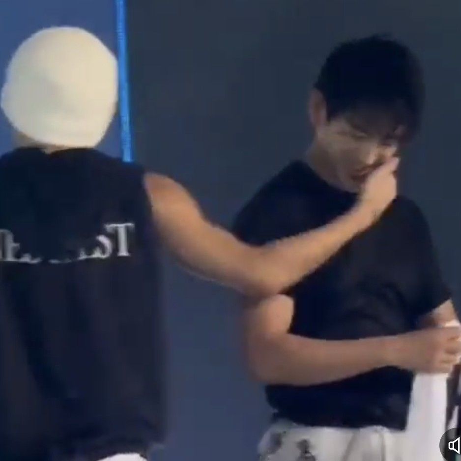A moment captured by a fan of Park Jinyoung