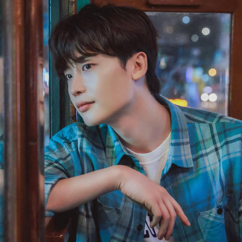 A moment captured by a fan of Lee Jongsuk