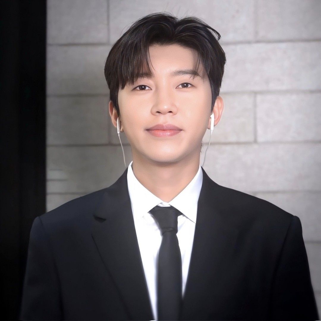 Behind-the-scenes cut of Lim Youngwoong