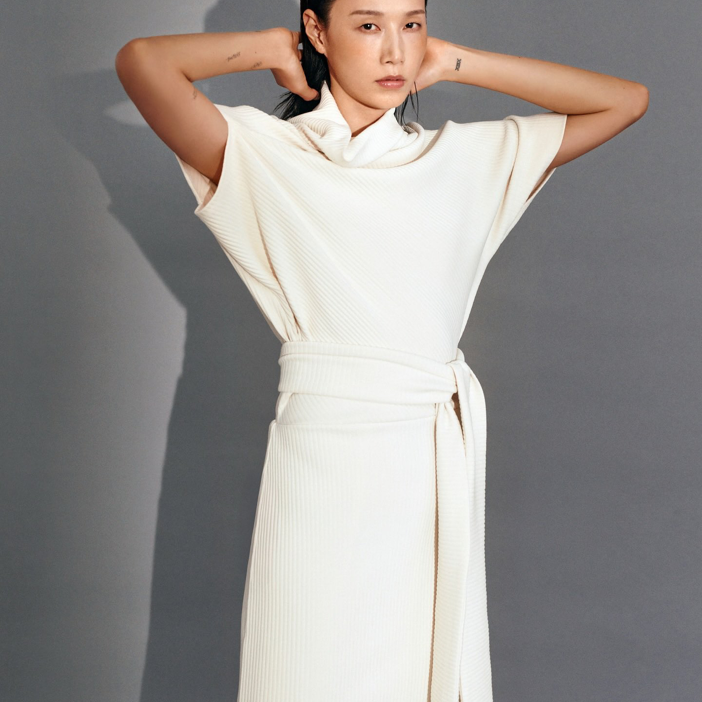 Behind-the-scenes cut of Kim Yeonkoung