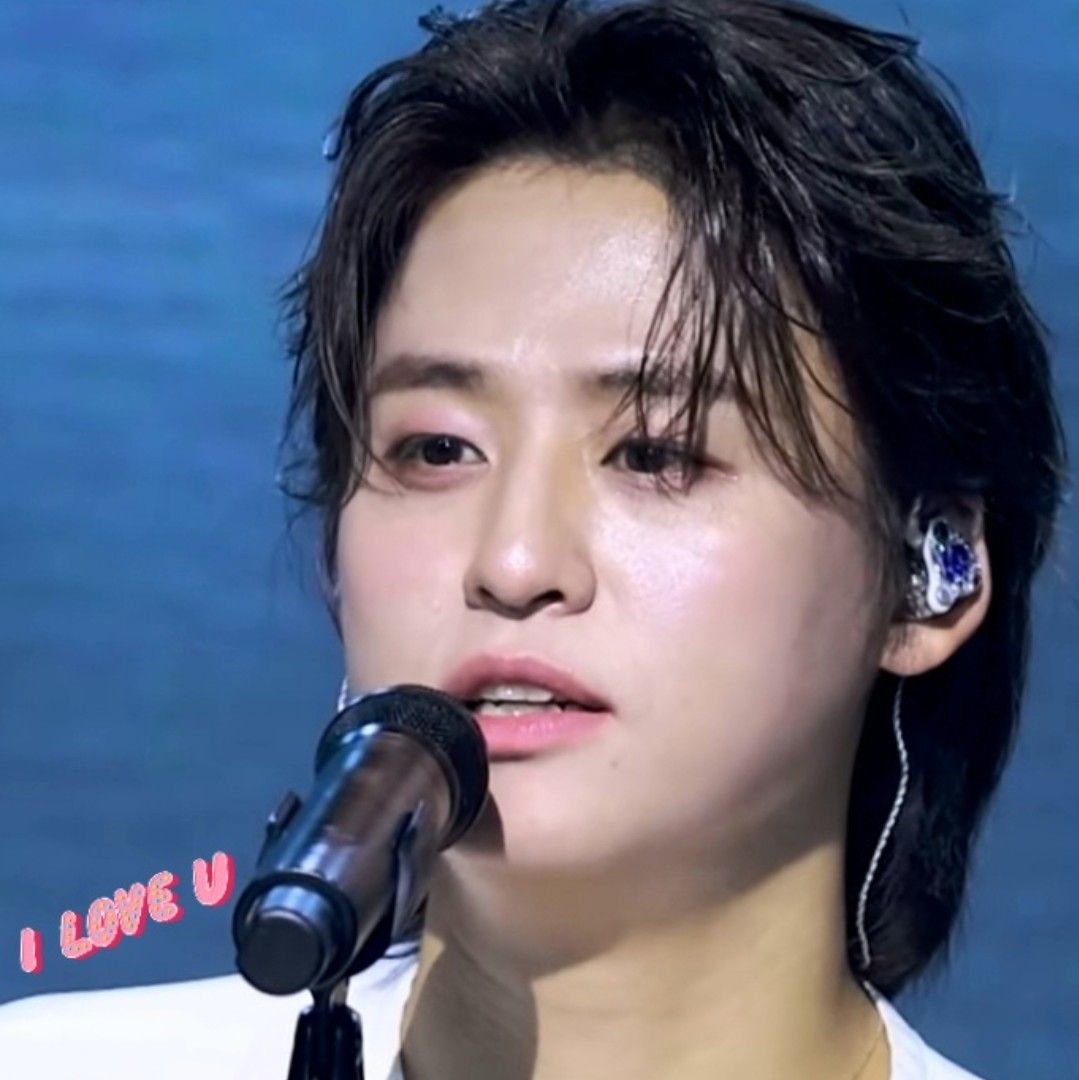 A moment captured by a fan of Lee Solomon