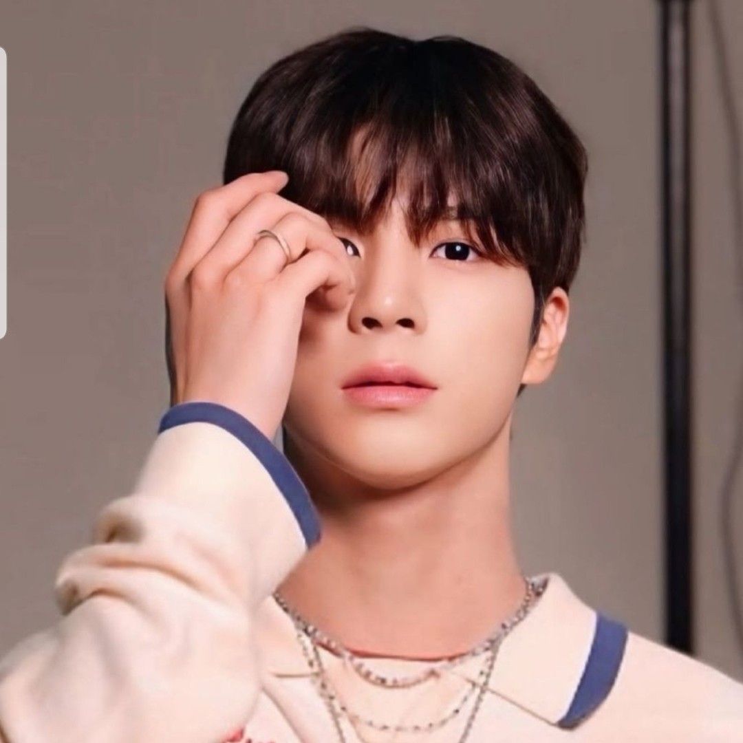 Behind-the-scenes cut of Jeong Dongwon