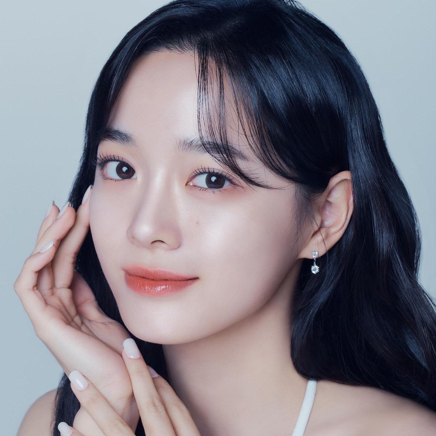 Behind-the-scenes cut of Kim Sejeong