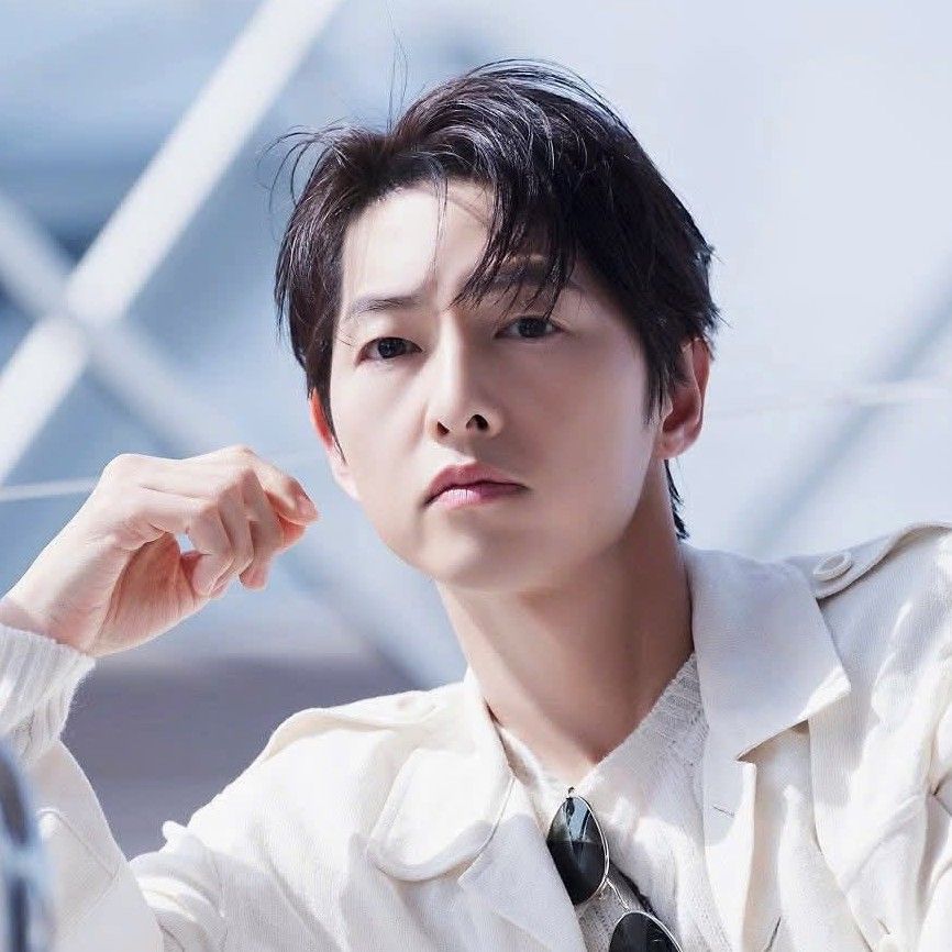 Recent activity shot of Song Joongki