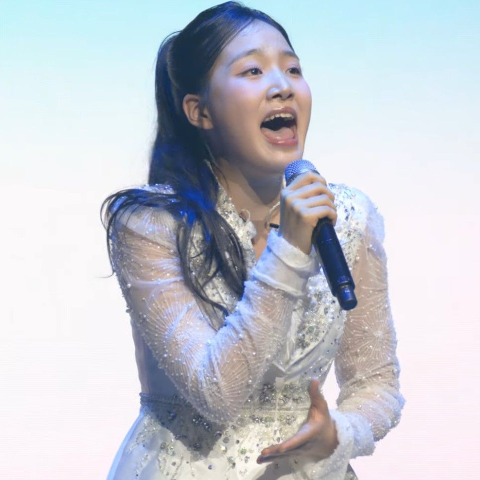 A moment captured by a fan of Kim Taeyeon