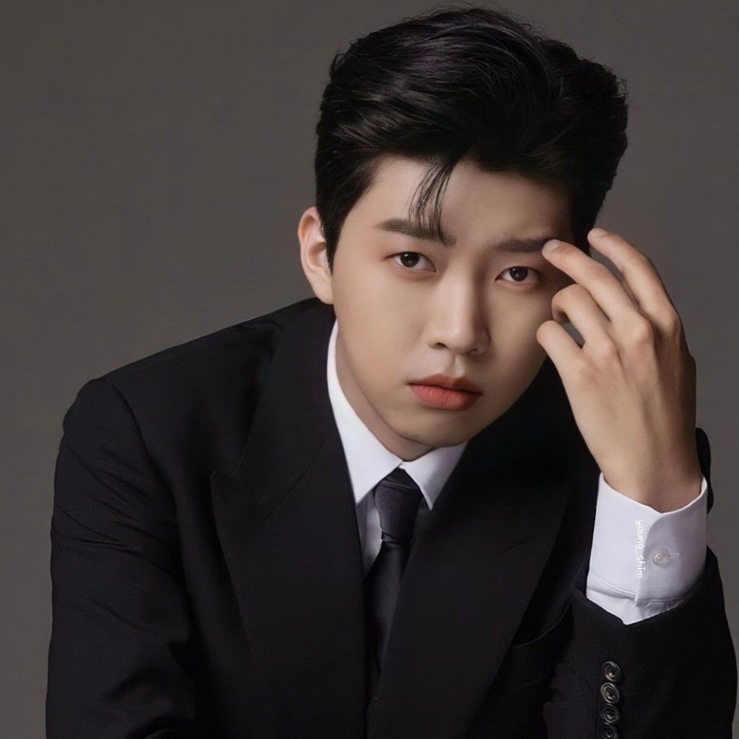 Behind-the-scenes cut of Lim Youngwoong