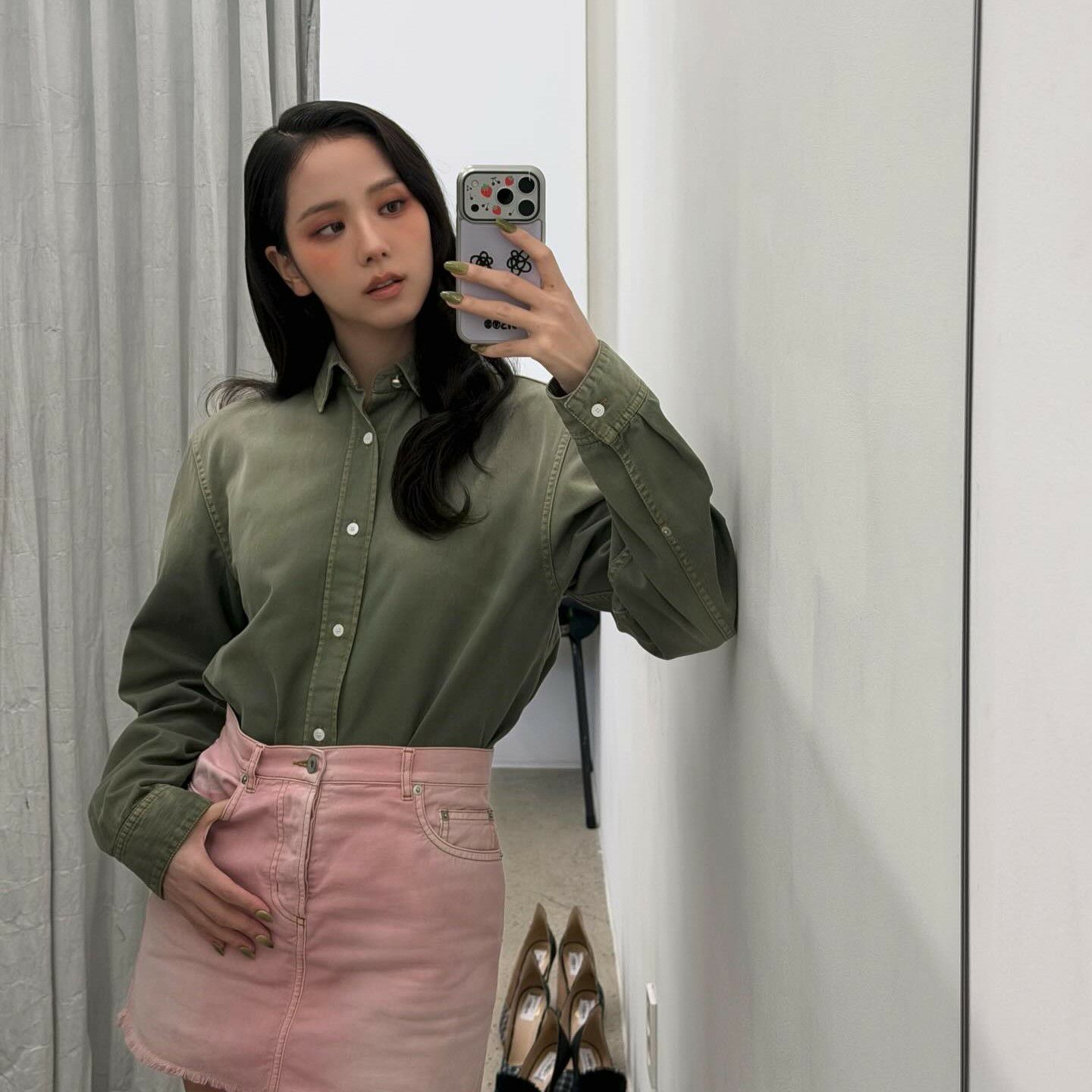 Latest photo of Jisoo (1995)