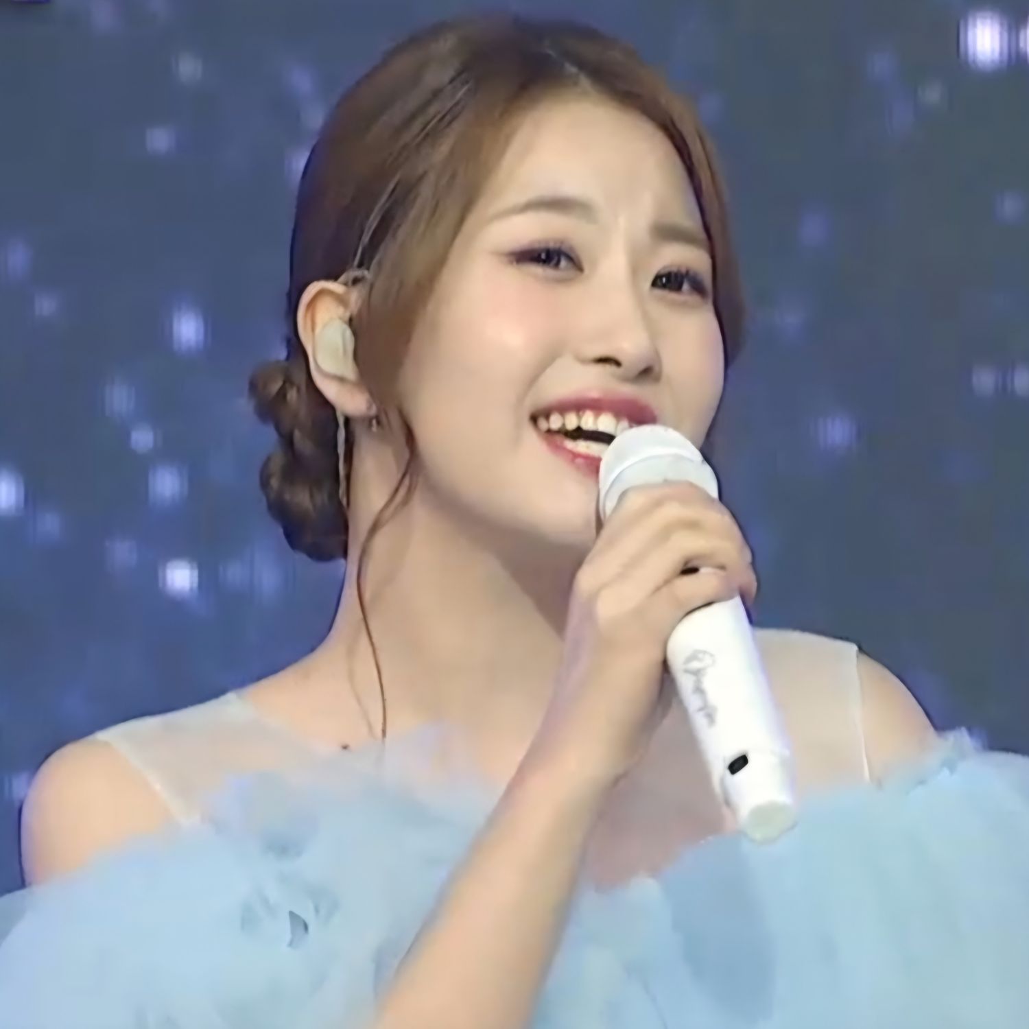Behind-the-scenes cut of Oh Yujin