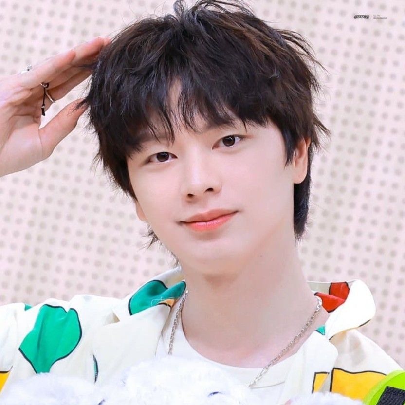 A moment captured by a fan of Yook Sungjae