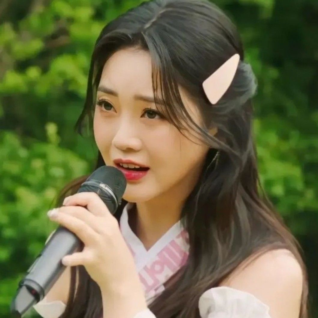 Foto terbaru dari Hong Jiyoon