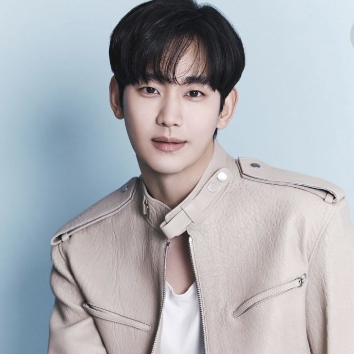 粉絲拍下的金秀賢瞬間