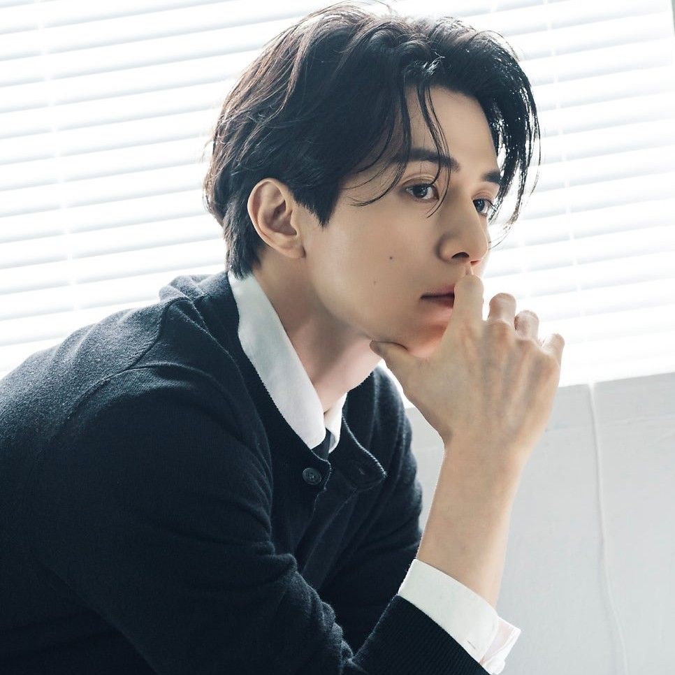 A moment captured by a fan of Lee Dongwook