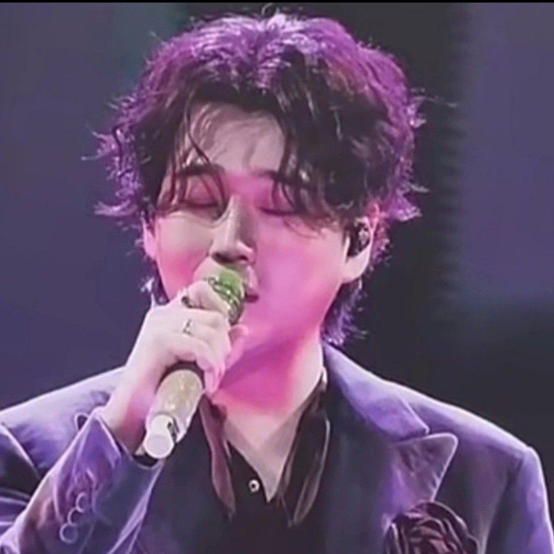 A moment captured by a fan of Hwang Youngwoong