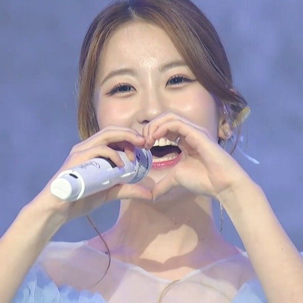 Behind-the-scenes cut of Oh Yujin