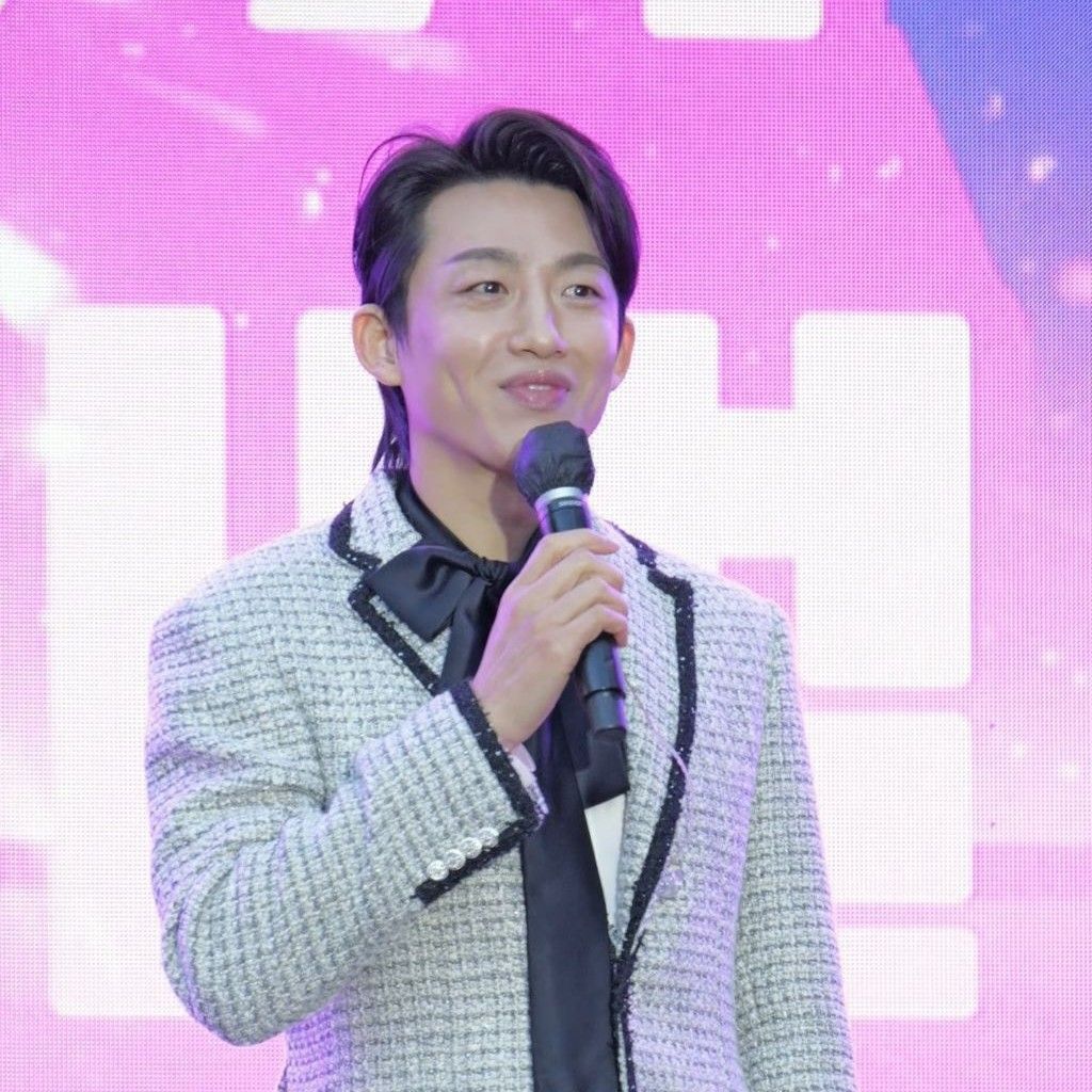 Cuplikan di balik layar dari Shin Seungtae