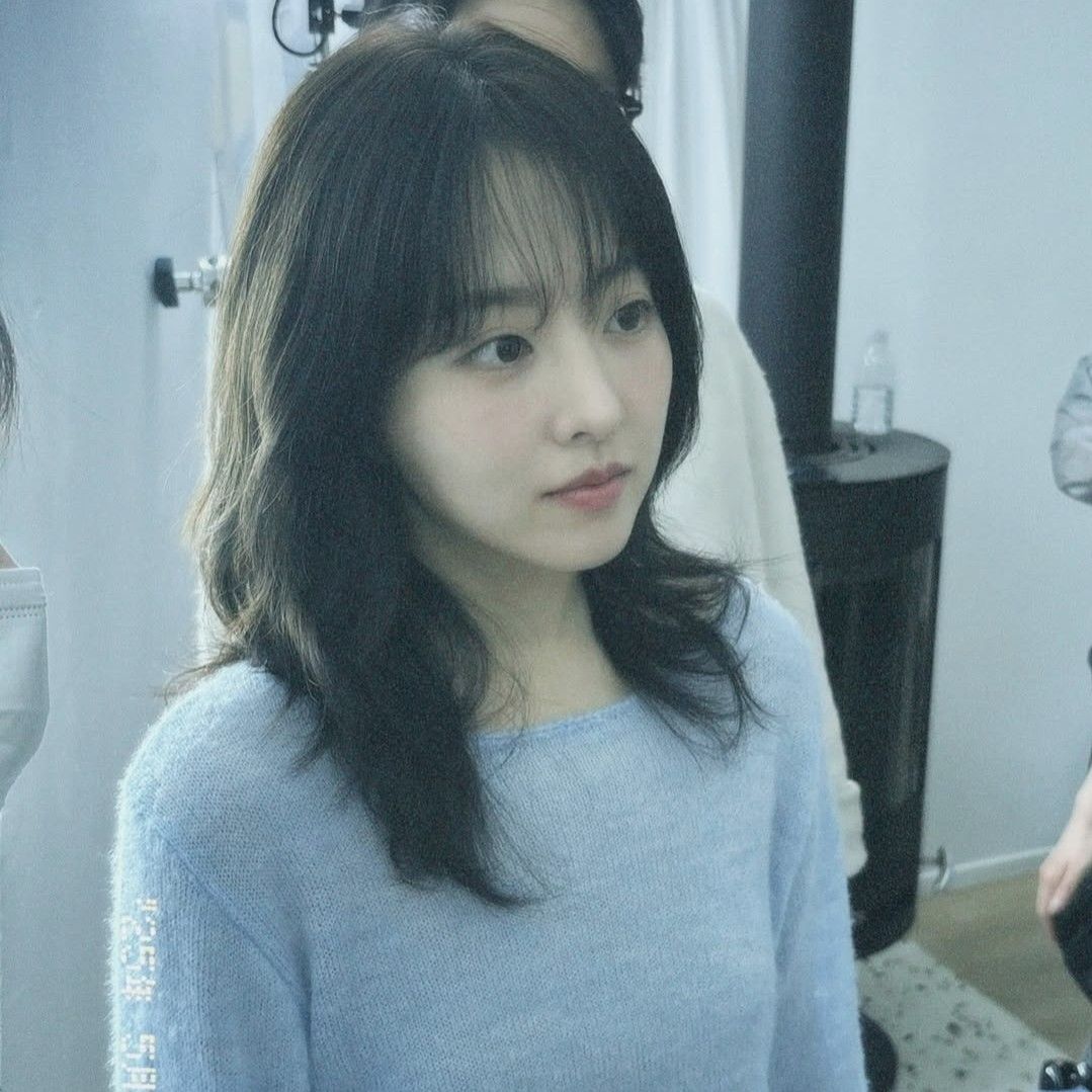 Behind-the-scenes cut of Park Boyoung