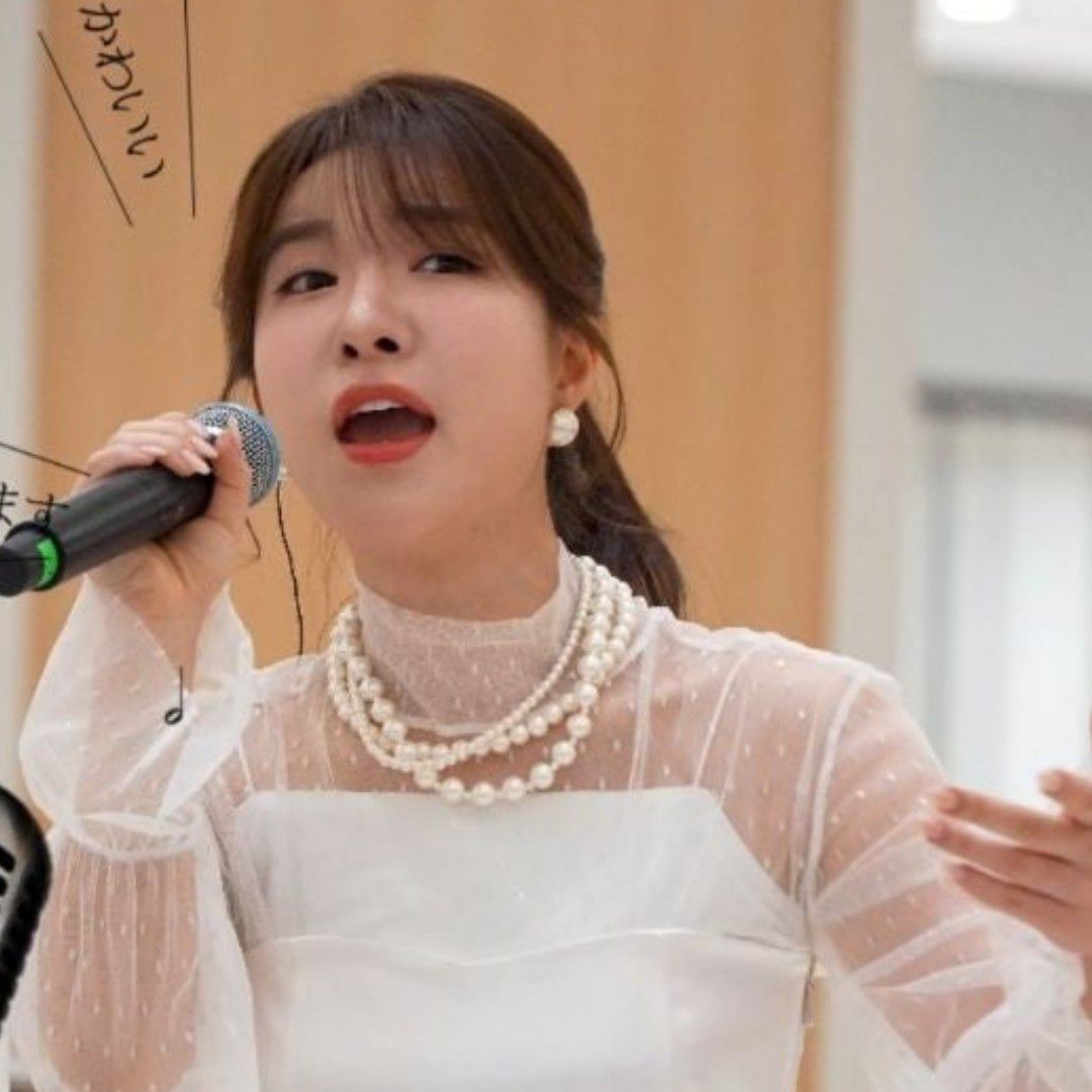 A moment captured by a fan of Ryu Wonjung