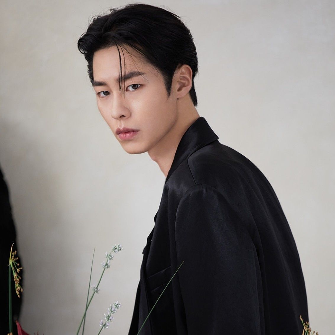 Behind-the-scenes cut of Lee Jaewook