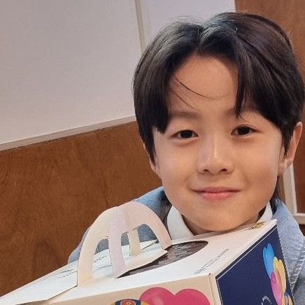 A moment captured by a fan of You Jiwoo