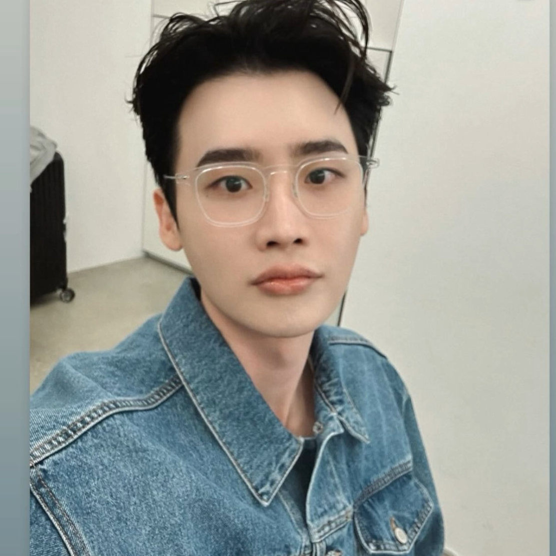 Recent activity shot of Lee Jongsuk