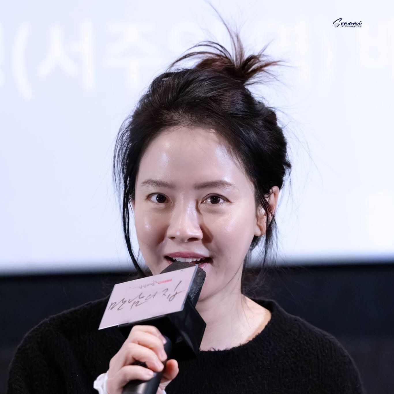 Momen yang diabadikan oleh penggemar Song Jihyo