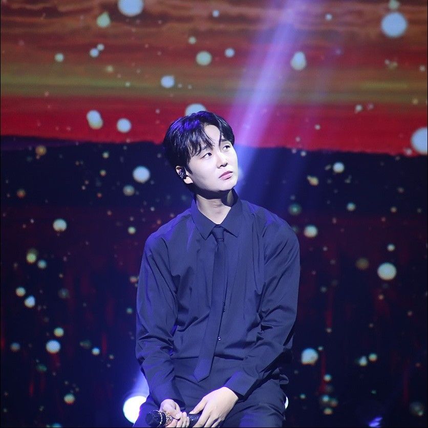 A moment captured by a fan of Song Minjun