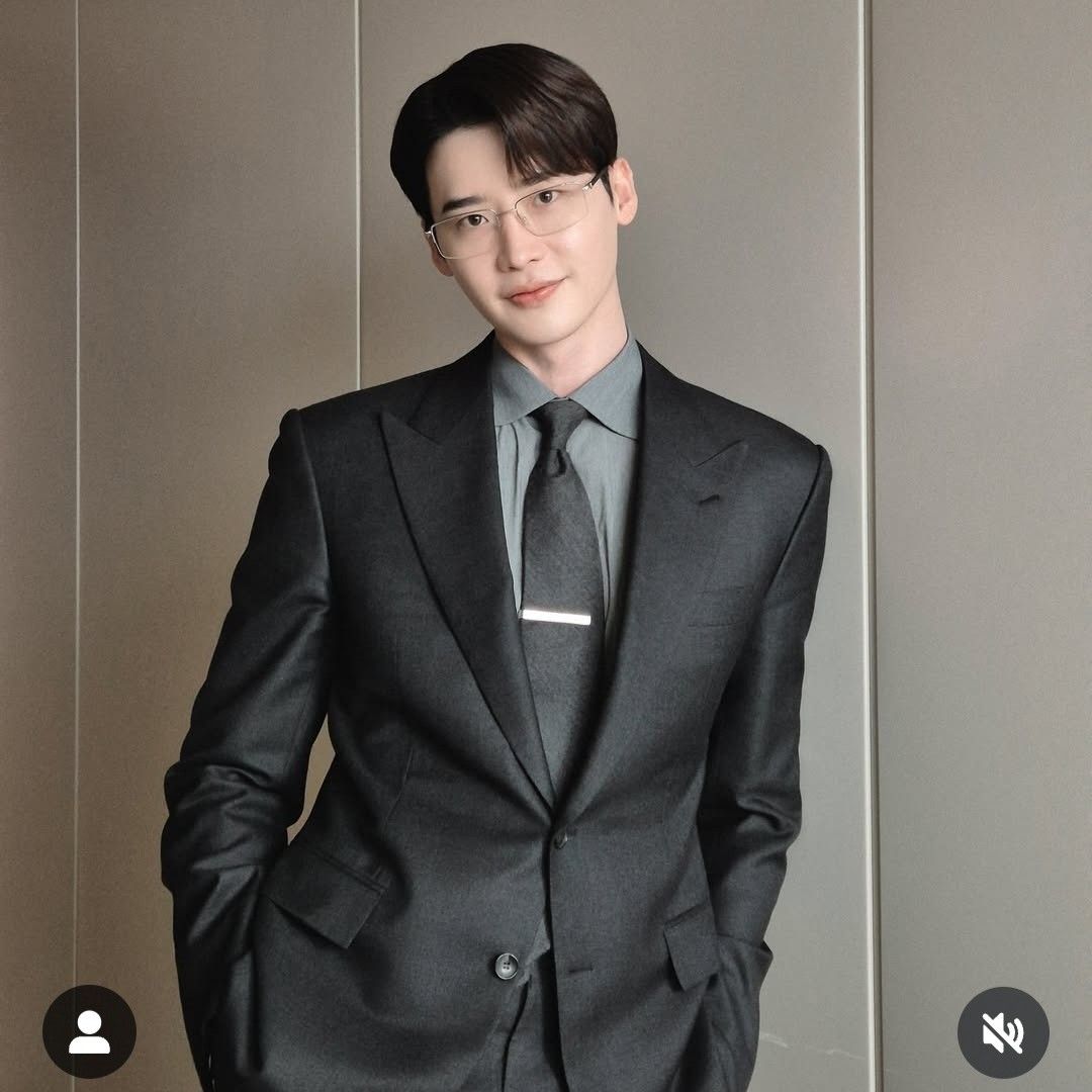 Behind-the-scenes cut of Lee Jongsuk